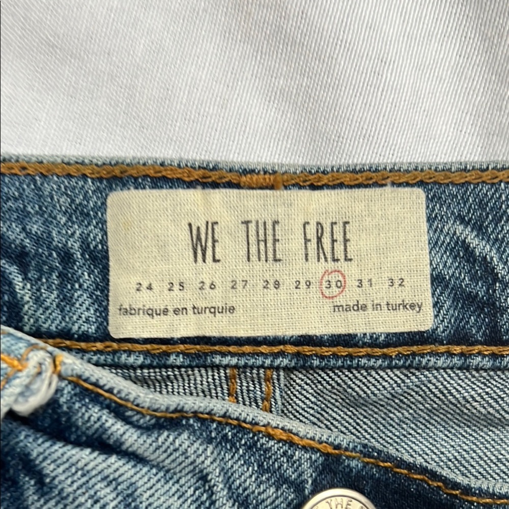 Free People’s We The Free Blue Ankle Cropped  with Classic Medium Wash Size 30 - Picture 4 of 7